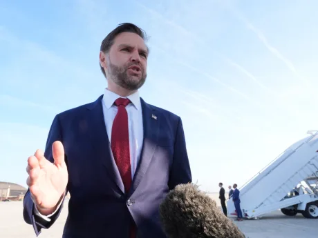 Vicepreședintele JD Vance discută despre negocierile cu Iranul înainte de plecarea în Pakistan.