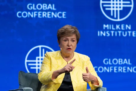 Kristalina Georgieva discutând despre impactul războiului asupra economiei globale.