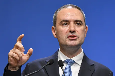 Deficitul bugetar a scăzut datorită creșterii veniturilor statului.