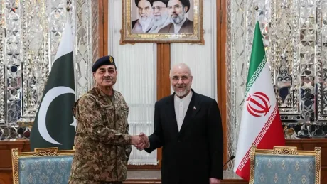 Întâlnire între oficiali pakistanezi și iranieni pentru discuții diplomatice.