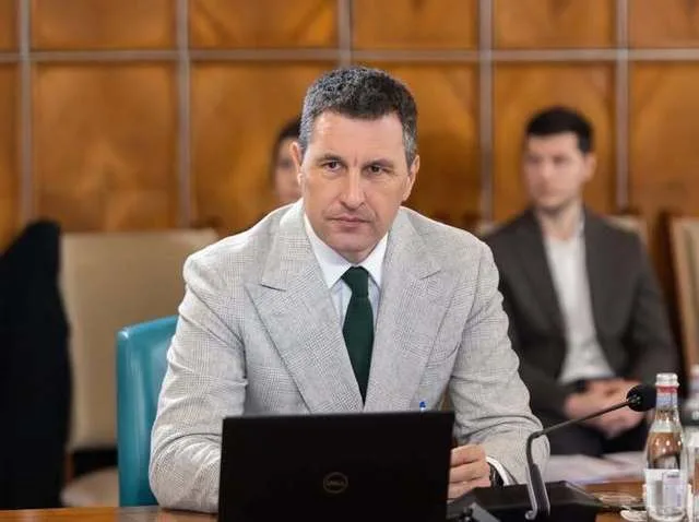 Tánczos Barna discută despre plafonarea prețurilor alimentelor de bază.