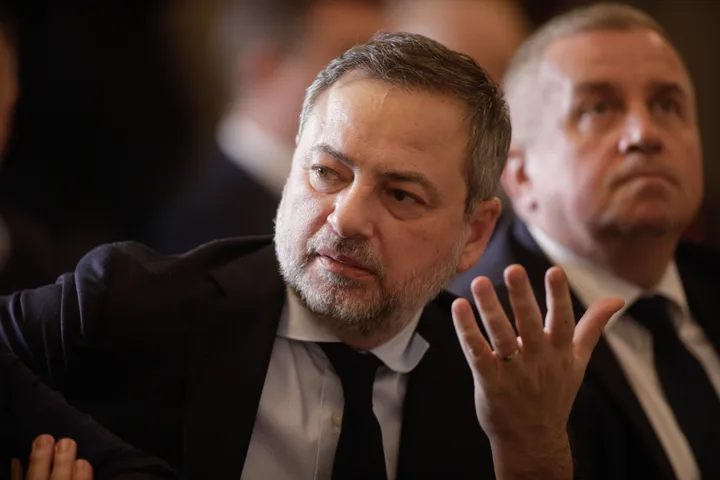 Dan Motreanu discutând despre instabilitatea guvernamentală în România.