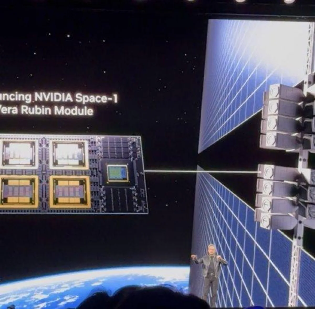 Jensen Huang prezentând modulul Vera Rubin pentru date spațiale.
