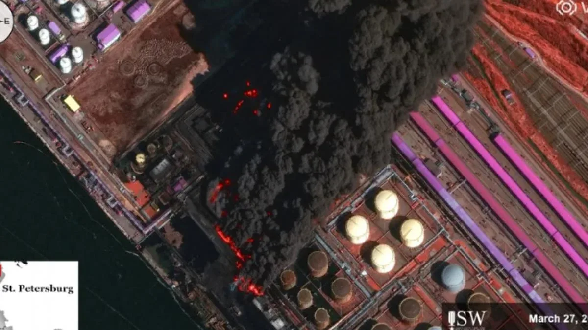 Incendii mari la instalațiile petroliere din Rusia, vizibile din satelit.