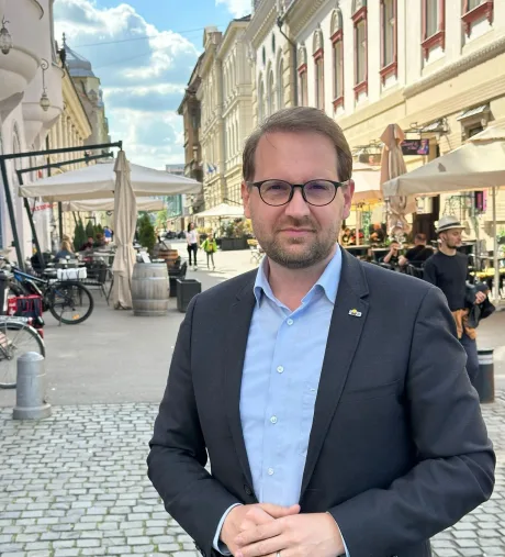 Primarul Dominic Fritz discutând despre proiectul de parc fotovoltaic din Timișoara.