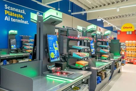 Case self-service moderne în magazin Lidl, pregătite pentru clienți.