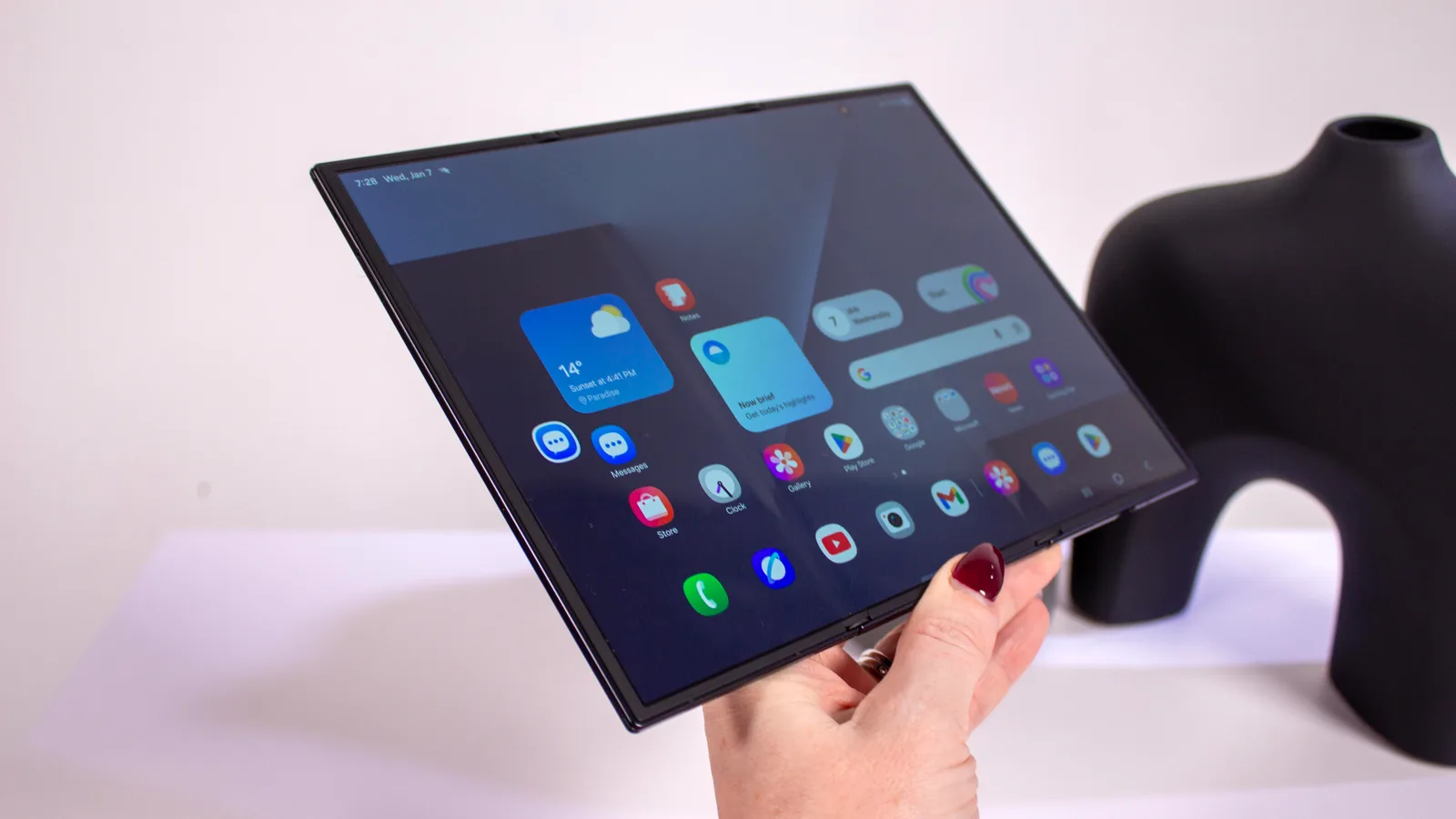 Ecranul Galaxy Z TriFold ar putea fi vulnerabil la impact.