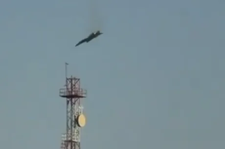 Drone atacă aeroportul din Kuweit, provocând un incendiu major.