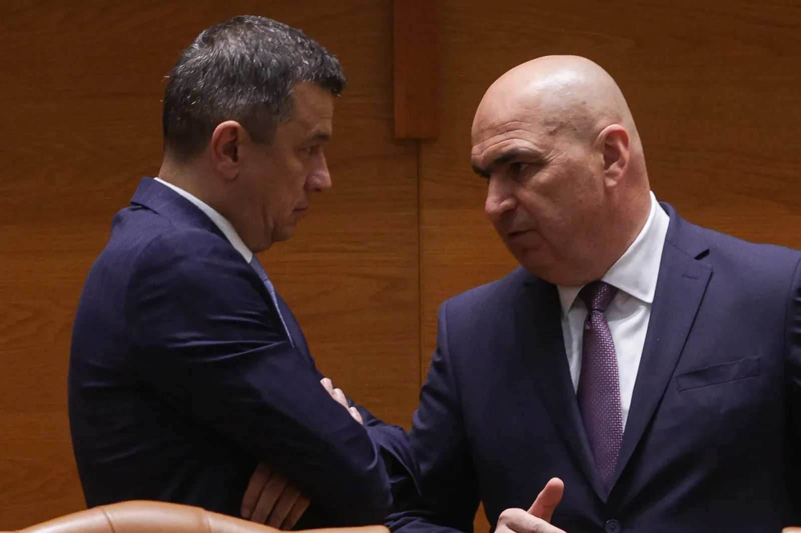 Discuții tensionate între liderii PNL și PSD despre formarea guvernului.