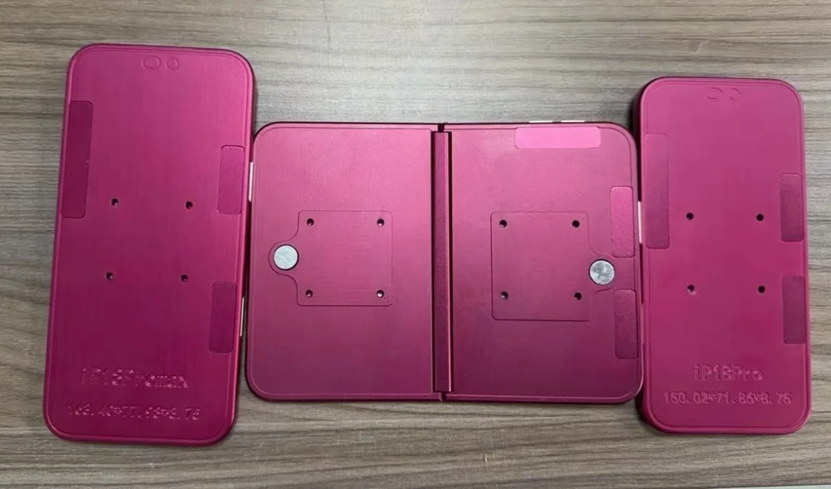 Machete iPhone Fold comparate cu iPhone 18 Pro, evidențiind dimensiunile.