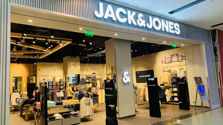 Magazin Jack&Jones în Promenada Mall Sibiu, pregătit pentru deschidere.