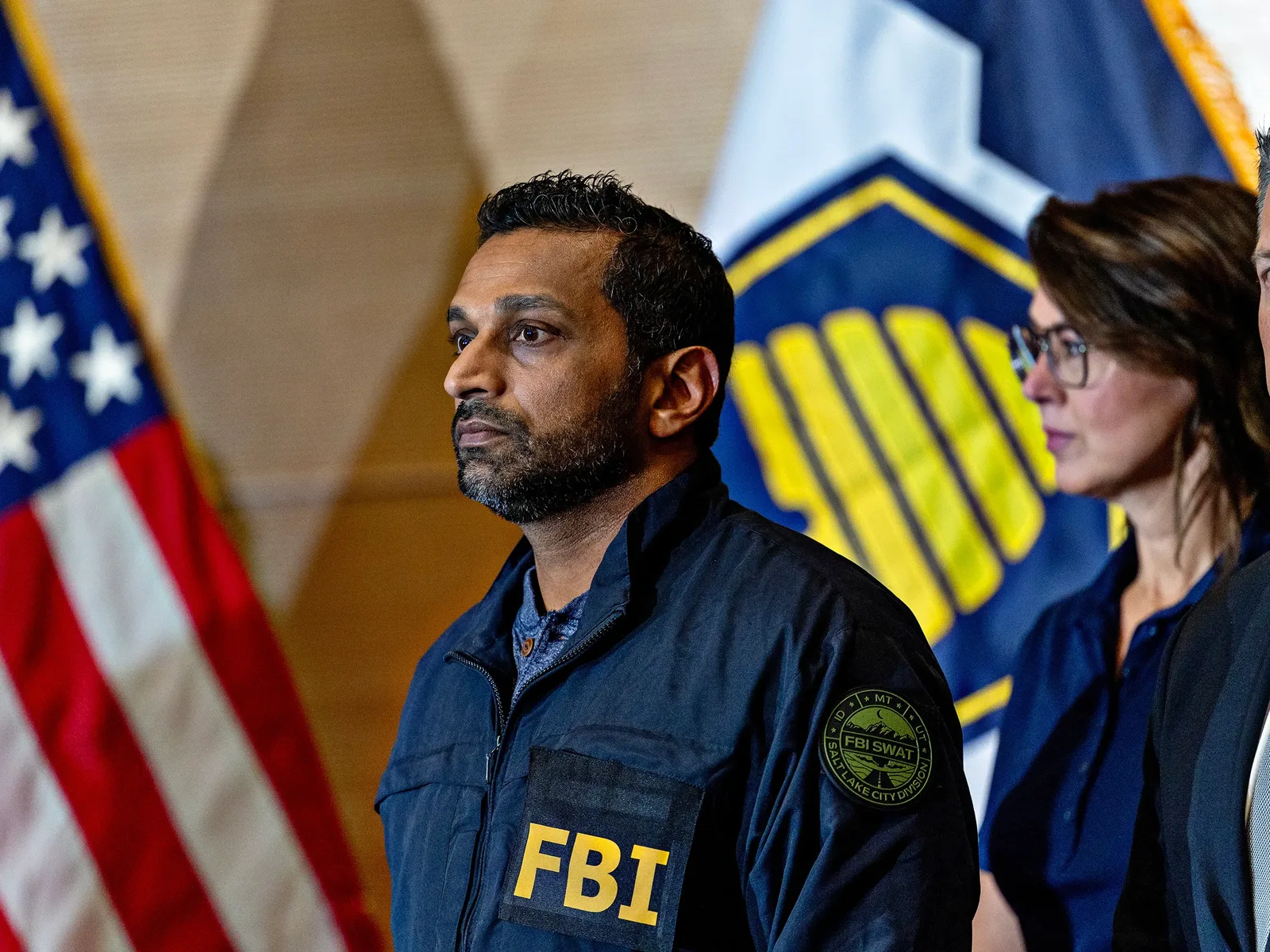 Directorul FBI, Kash Patel, în timpul unei conferințe de presă.