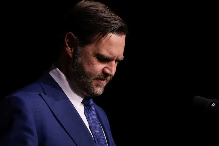 JD Vance, vicepreședinte, exprimă tristețe după înfrângerea lui Orban.