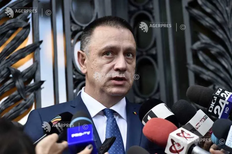 Mihai Fifor discutând despre scăderea consumului în fața presei.