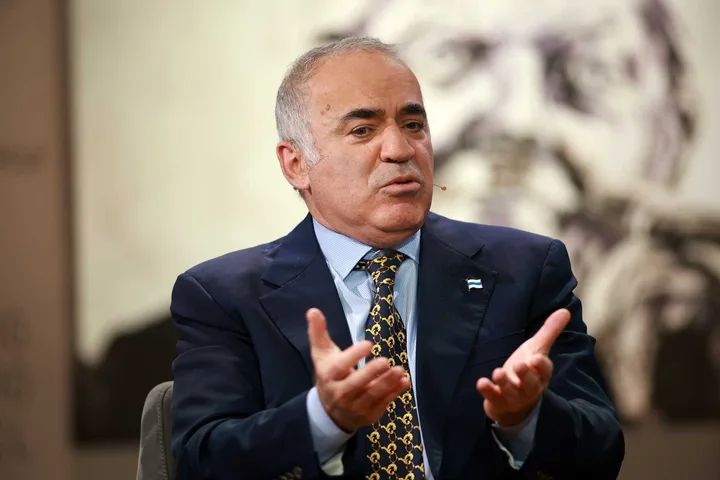 Garry Kasparov discutând despre geopolitica conflictelor internaționale.