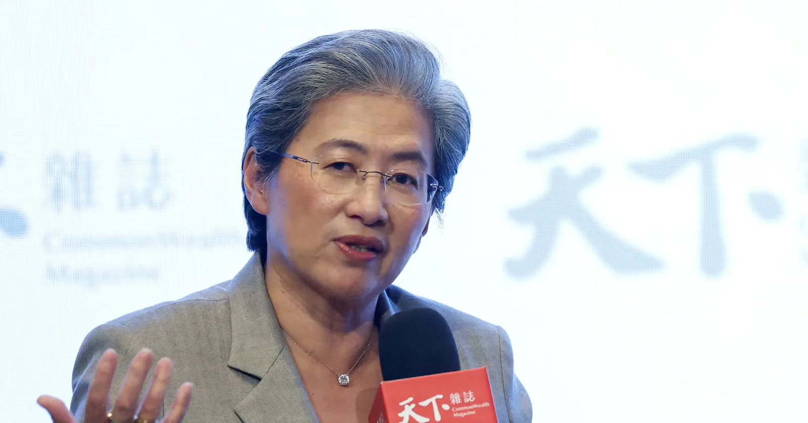 Lisa Su discutând despre strategia AMD în China, într-un context geopolitic complex.