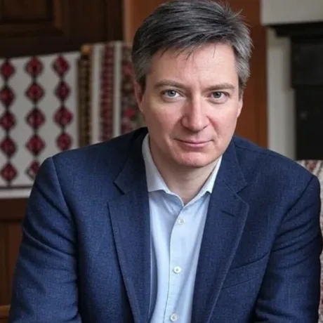 Andrei Caramitru discută despre viitorul geopolitic și provocările statului social.