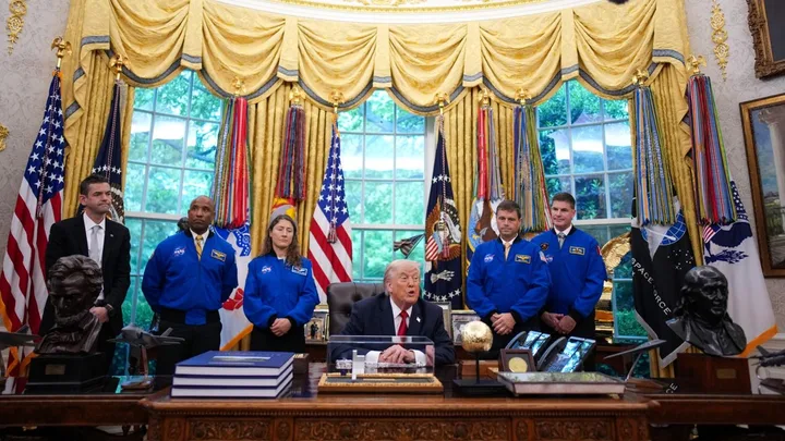 Întâlnire la Biroul Oval între Donald Trump și astronauții Artemis 2.