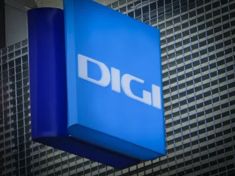 Logo-ul Digi Communications pe un fundal modern.