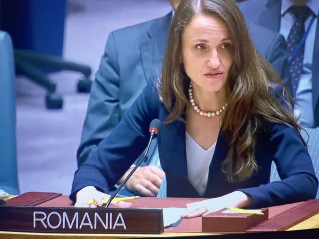 Ministrul Afacerilor Externe discutând despre declasificarea documentelor istorice.