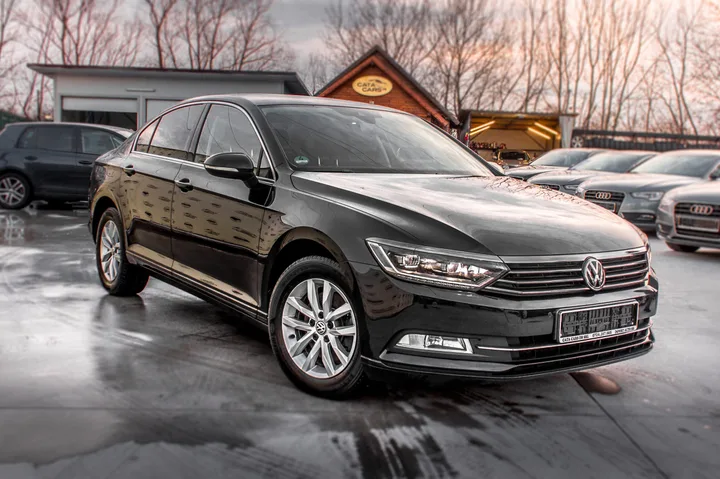 Analiză a transparenței datelor despre mașinile second-hand în România.