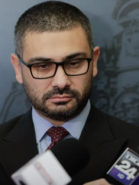 Ministrul Muncii discutând despre majorarea salariului minim în România.