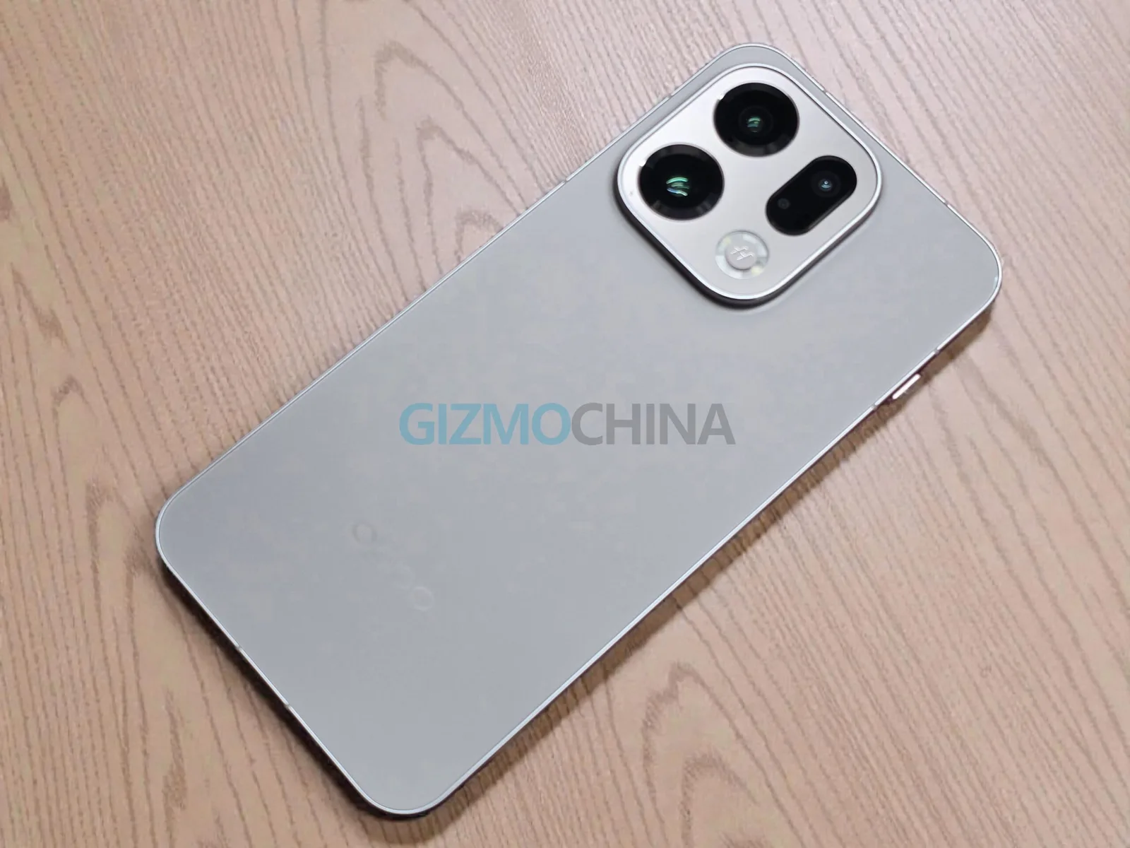 Oppo Find X10 cu design elegant și cameră duală impresionantă.