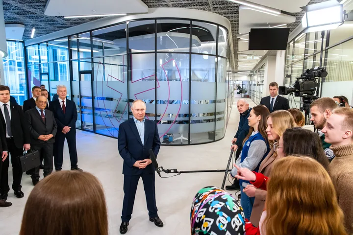 Vladimir Putin discută despre atragerea studenților străini în Rusia.