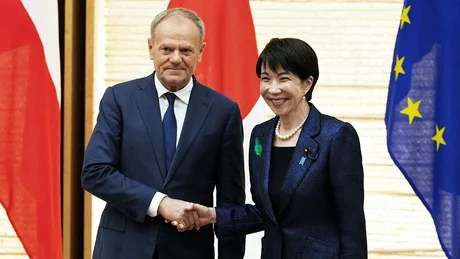 Liderii Japoniei și Poloniei discutând despre parteneriatul strategic în apărare.