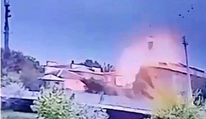 Explozii raportate în Groznîi, afectând infrastructura militară rusă.