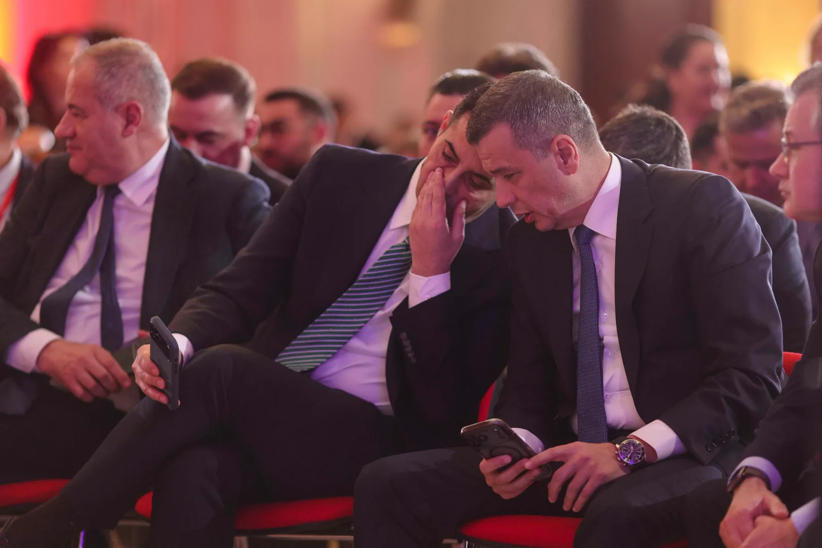 Discuții între liderii PSD despre formarea noului guvern.