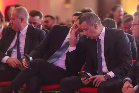 Discuții între liderii PSD despre formarea noului guvern.