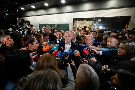 Rumen Radev vorbește despre victoria alegerilor în fața susținătorilor săi.