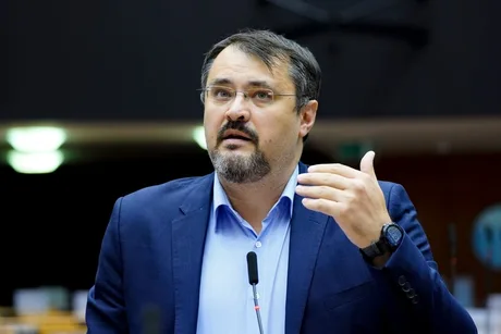 Senatorul discută despre suspiciuni legate de votul secret în Parlament.