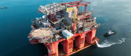 Platformă de foraj offshore în Marea Neagră, utilizată pentru explorarea gazelor.