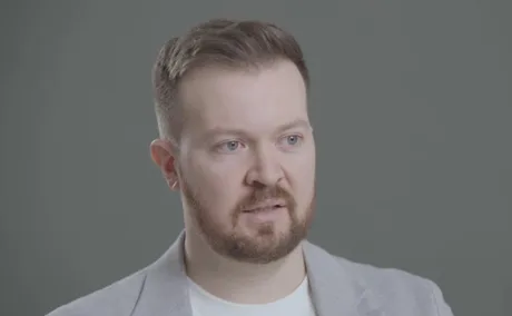 Bence Szabó discută despre acuzațiile de spionaj guvernamental.