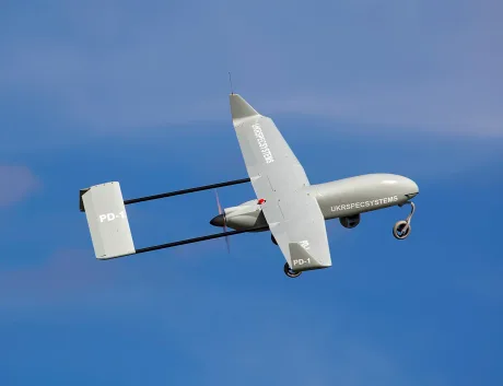 Dronă militară ucraineană în zbor, tehnologie avansată de luptă.