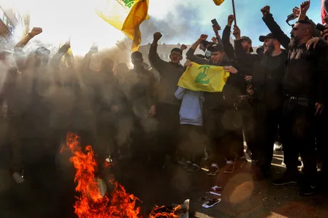 Protest al susținătorilor Hezbollah în fața guvernului din Beirut.