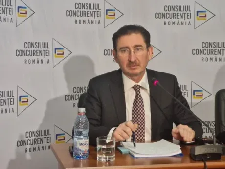 Reprezentant al Consiliului Concurenței discutând despre cooperarea cu Parchetul European.