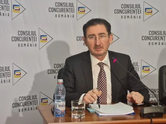 Reprezentant al Consiliului Concurenței discutând despre cooperarea cu Parchetul European.