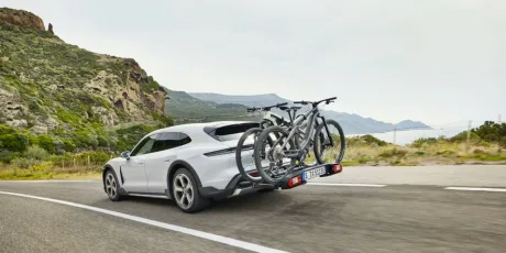 Porsche își închide divizia de biciclete electrice, afectând sute de angajați.