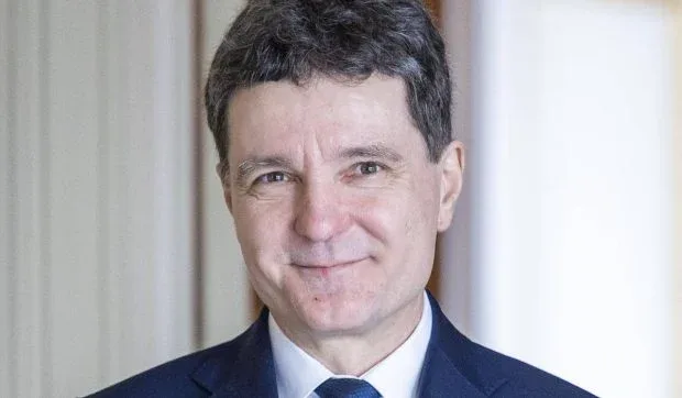 Nicușor Dan, președintele, în fața provocărilor politice din România.