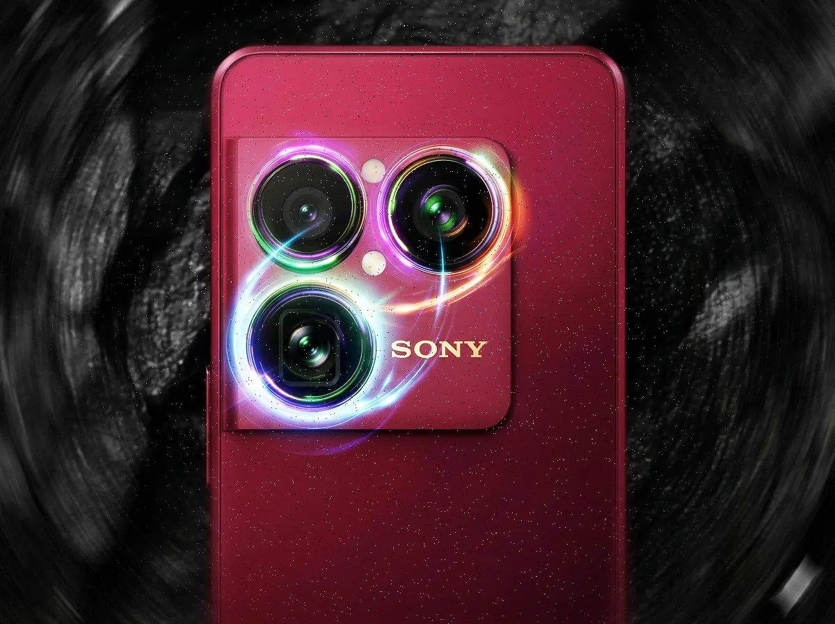 Inele luminoase în jurul camerelor unui telefon Sony Xperia 1 VIII.