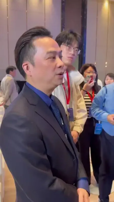 Prezentare a inovațiilor în robotică de către reprezentanții Honor.