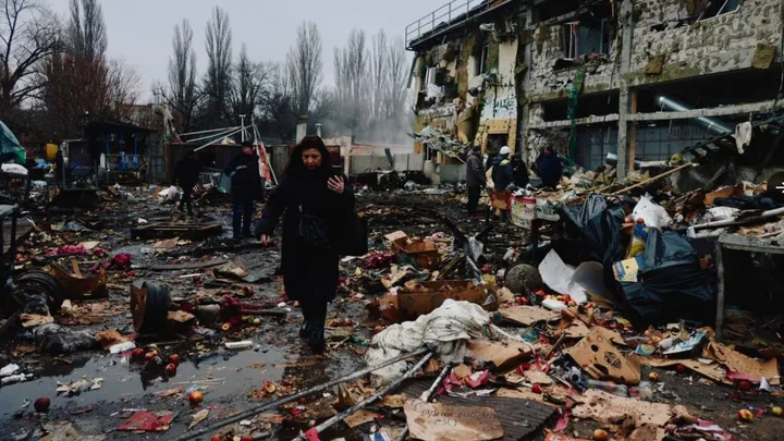 Distrugeri în urma atacului cu drone asupra Odesei, cu civili afectați.