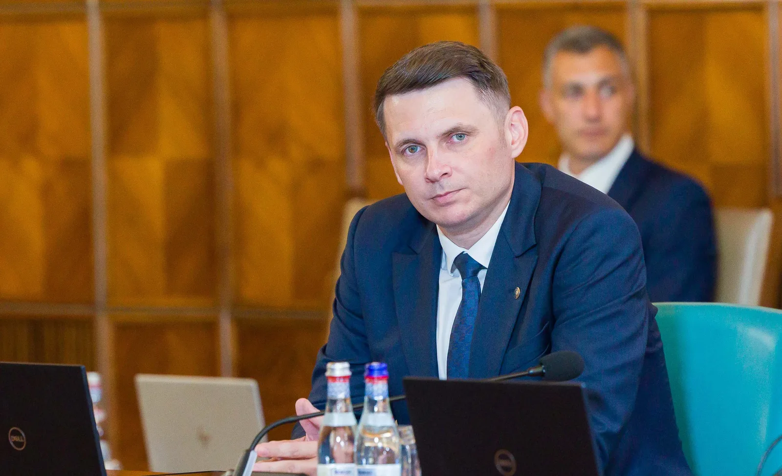 Mircea Abrudean discutând despre responsabilitatea PNL în opoziție și stabilitatea bugetară.