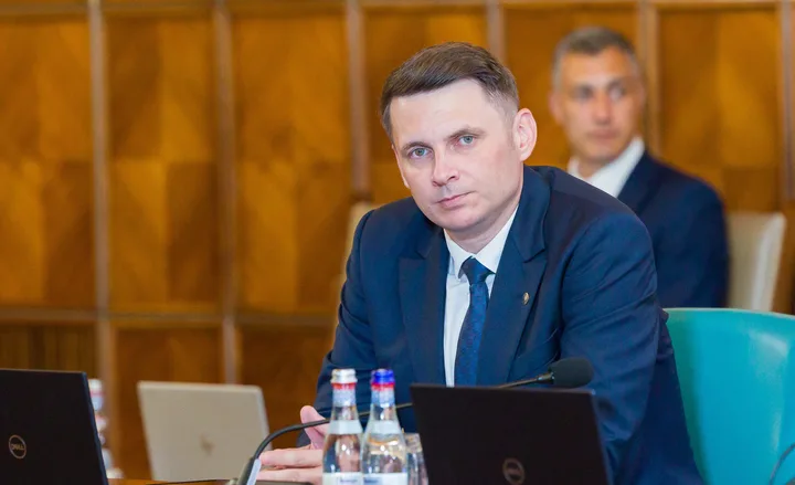 Mircea Abrudean discutând despre responsabilitatea PNL în opoziție și stabilitatea bugetară.