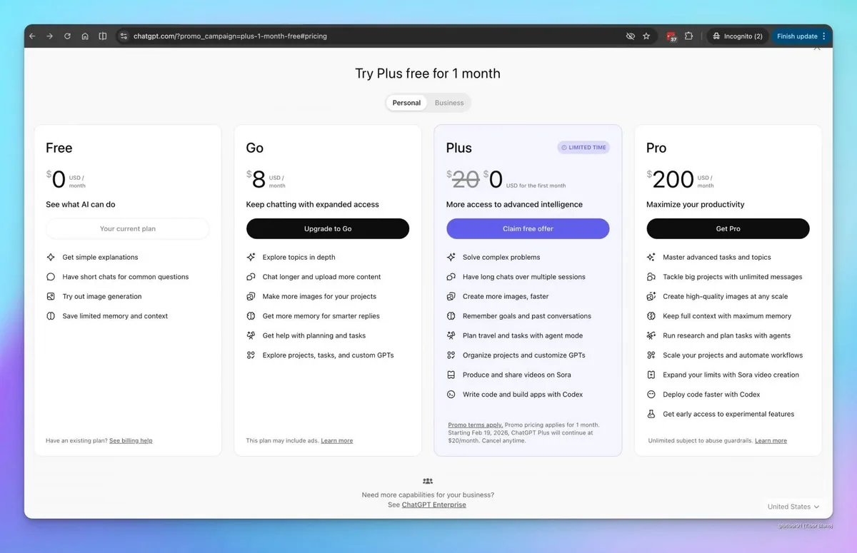 Oferte pentru abonamentele ChatGPT Go, Plus și Pro pe un site web.