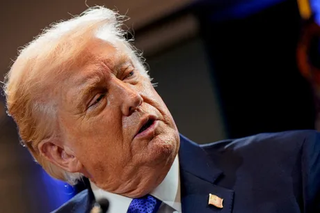 Donald Trump discutând despre securitatea regională la summit.