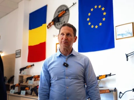 Vizită a directorului SIG SAUER la fabrica din Cugir pentru parteneriate industriale.